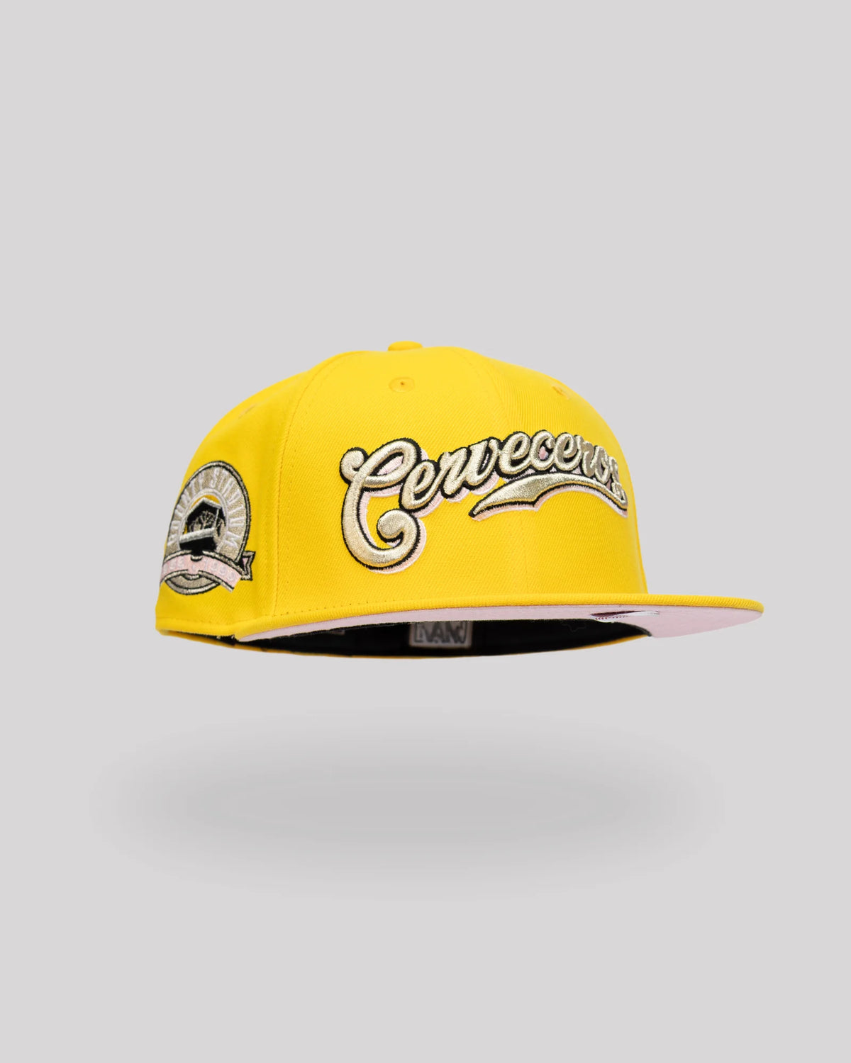 Gorra New Era 59FIFTY Milwaukee Brewers Cerveceros amarilla con visera interior rosada