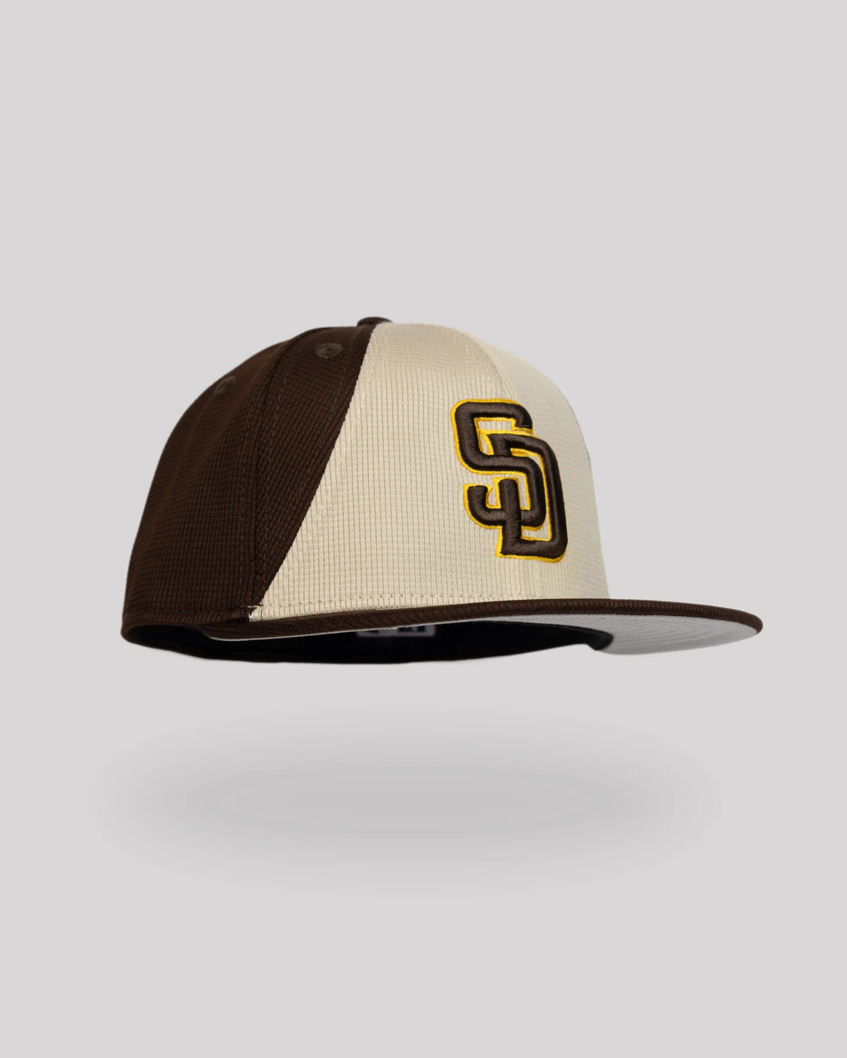 Gorra New Era 59FIFTY San Diego Padres Batting Practice 2024 café y crema