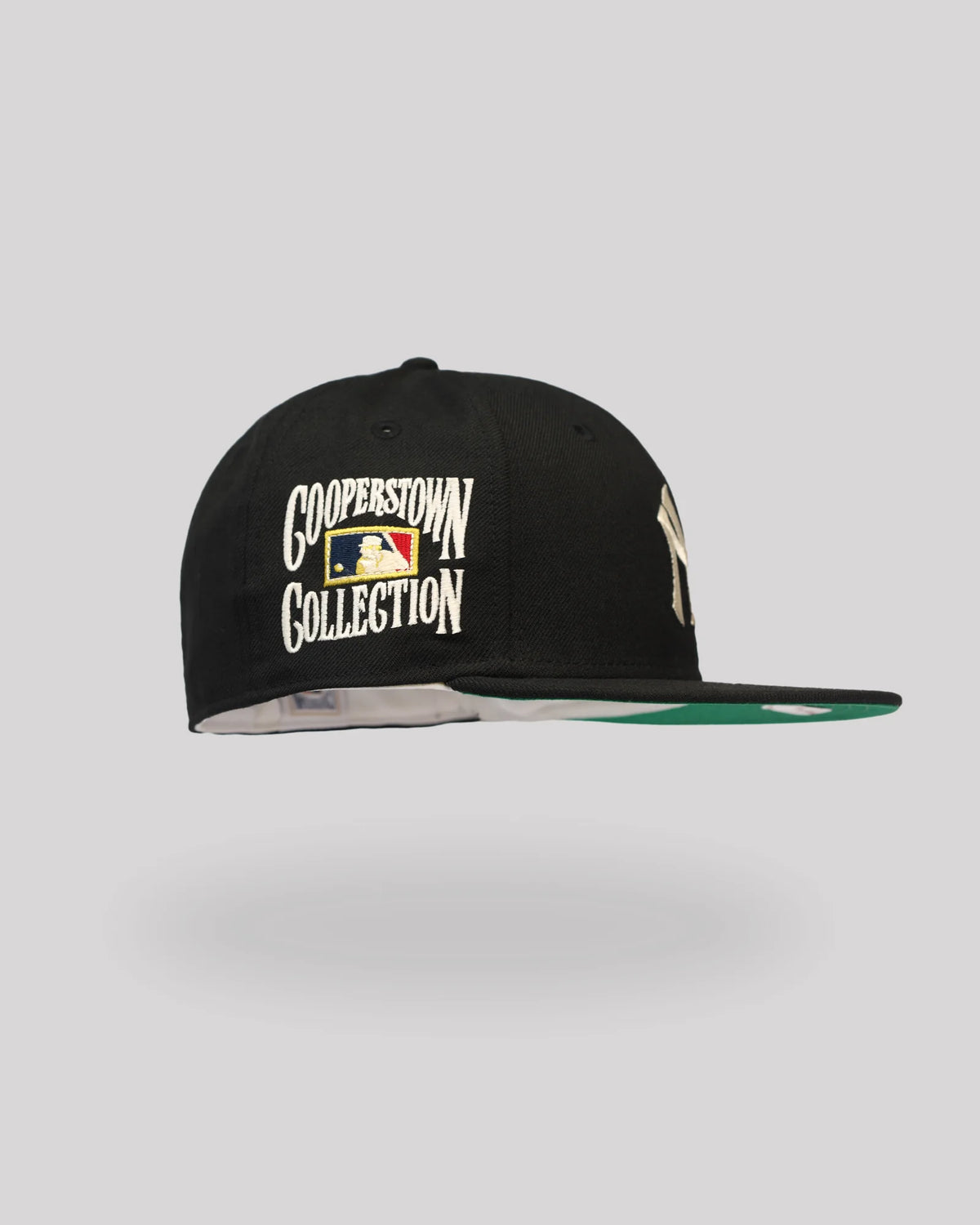 Gorra 59FIFTY New York Yankees Cooperstown Collection – Negra – vista trasera/lateral