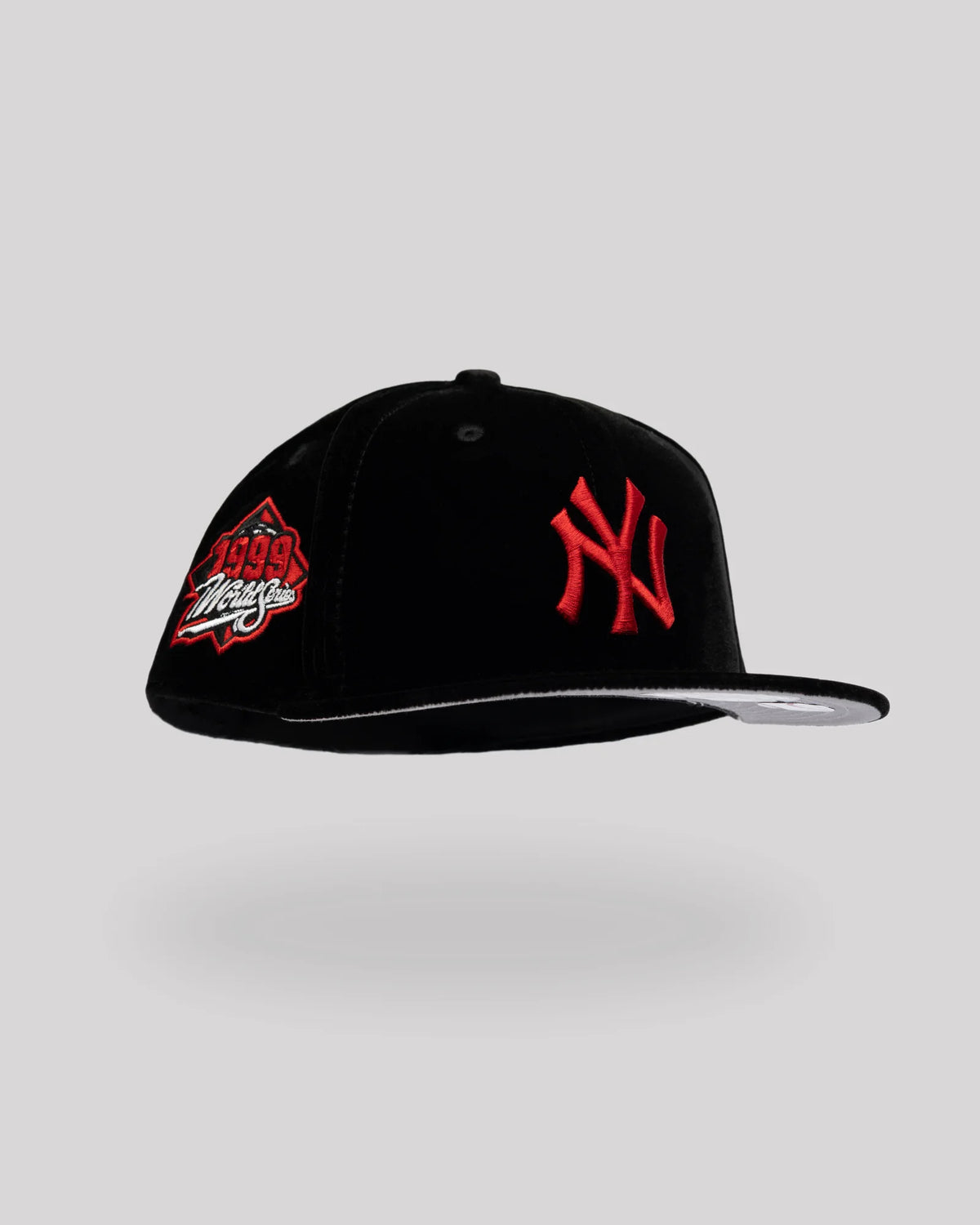 Gorra 9FIFTY Snapback New York Yankees Velvet Serie Mundial 1999 – Negra / Roja